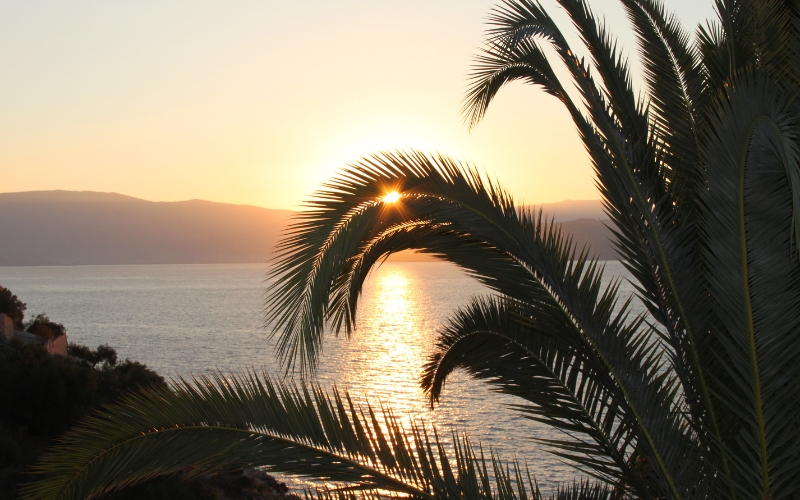 Widok z Barbati na góry Pantokrator.