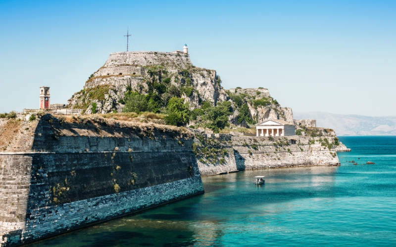 Forteca Korfu z widokiem na miasto