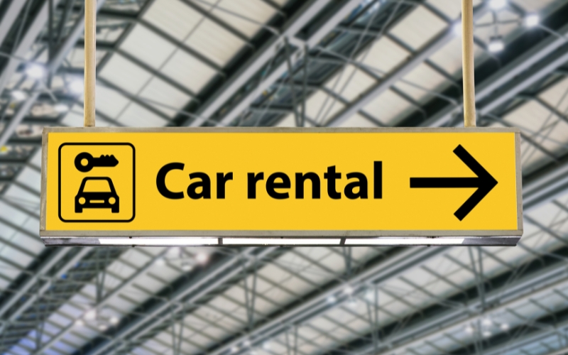 Wynajem samochodu na lotnisku w Korfu