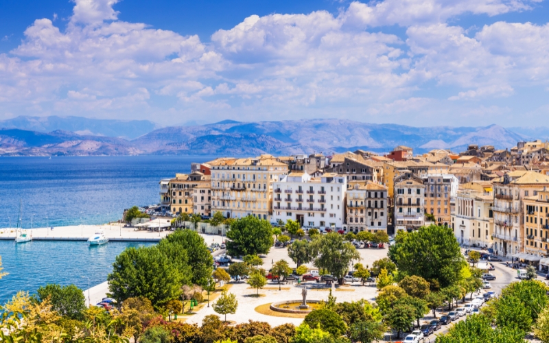 Korfu co zobaczyć: Miasto Korfu, zabytkowe uliczki i Pałac św. Michała i Jerzego