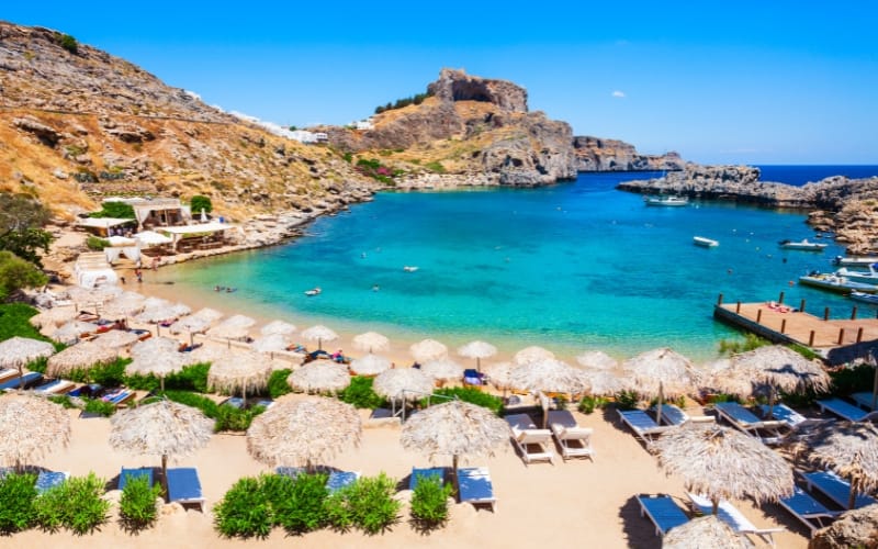 Korfu czy Rodos? Którą wyspę wybrać